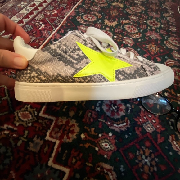 Steve Madden sneakers. Worn once. - Picture 11 of 12